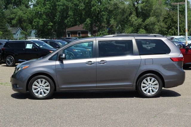 2017 Toyota Sienna AWD LIMITED ONE OWNER  - 23020948 - 16