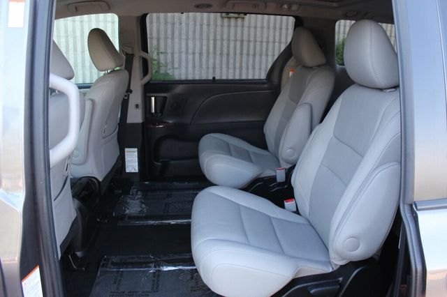 2017 Toyota Sienna AWD LIMITED ONE OWNER  - 23020948 - 24