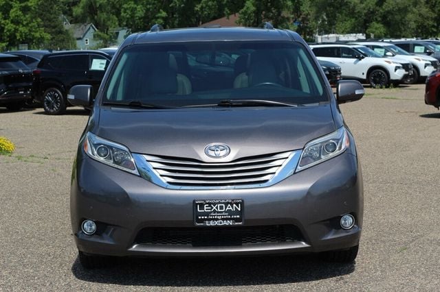 2017 Toyota Sienna AWD LIMITED ONE OWNER  - 23020948 - 3