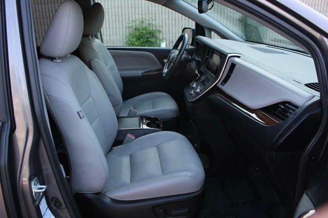 2017 Toyota Sienna AWD LIMITED ONE OWNER  - 23020948 - 6