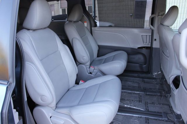 2017 Toyota Sienna AWD ONE OWNER XLE W/ LEATHER, MOONROOF - 23069606 - 9
