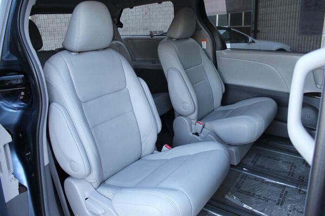 2017 Toyota Sienna AWD ONE OWNER XLE W/ LEATHER, MOONROOF - 23069606 - 10