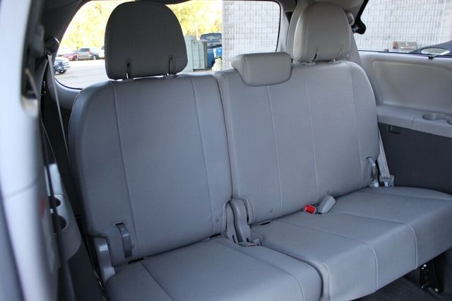 2017 Toyota Sienna AWD ONE OWNER XLE W/ LEATHER, MOONROOF - 23069606 - 11