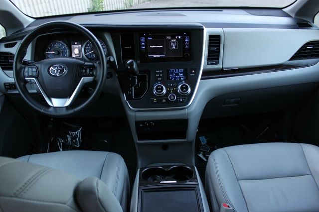 2017 Toyota Sienna AWD ONE OWNER XLE W/ LEATHER, MOONROOF - 23069606 - 12