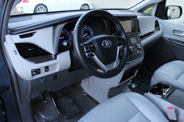 2017 Toyota Sienna AWD ONE OWNER XLE W/ LEATHER, MOONROOF - 23069606 - 24