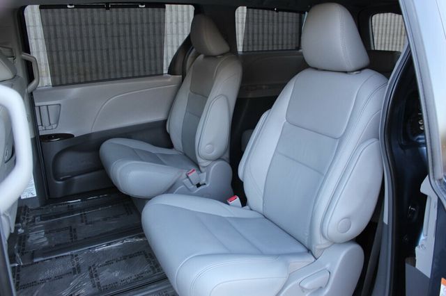 2017 Toyota Sienna AWD ONE OWNER XLE W/ LEATHER, MOONROOF - 23069606 - 27