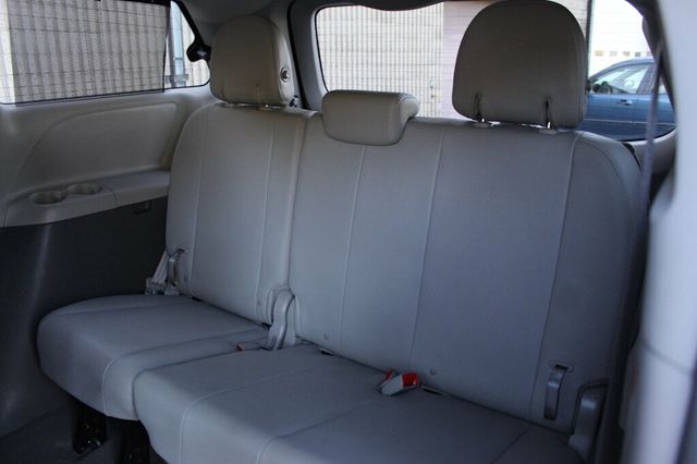 2017 Toyota Sienna AWD ONE OWNER XLE W/ LEATHER, MOONROOF - 23069606 - 28