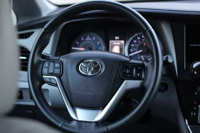 2017 Toyota Sienna AWD ONE OWNER XLE W/ LEATHER, MOONROOF - 23069606 - 29