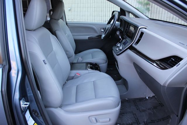 2017 Toyota Sienna AWD ONE OWNER XLE W/ LEATHER, MOONROOF - 23069606 - 6