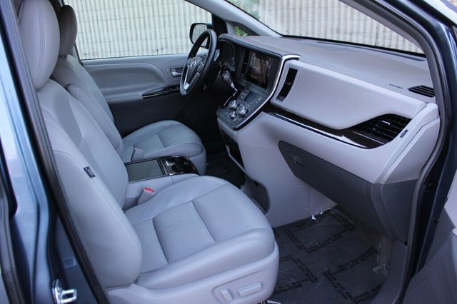 2017 Toyota Sienna AWD ONE OWNER XLE W/ LEATHER, MOONROOF - 23069606 - 7