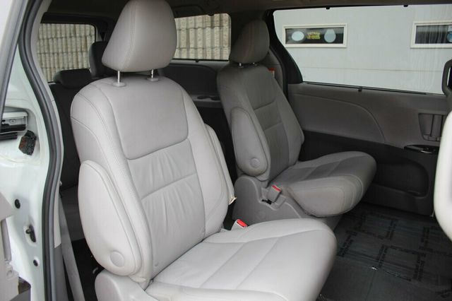2017 Toyota Sienna AWD ONE OWNER XLE W/ NAVIGATION, MOONROOF, LEATHER - 22996274 - 10