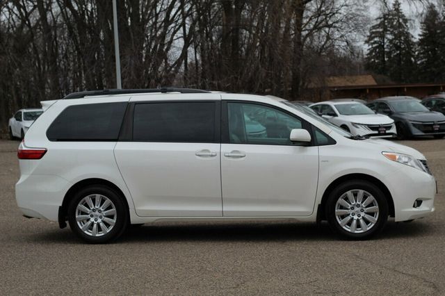 2017 Toyota Sienna AWD ONE OWNER XLE W/ NAVIGATION, MOONROOF, LEATHER - 22996274 - 1