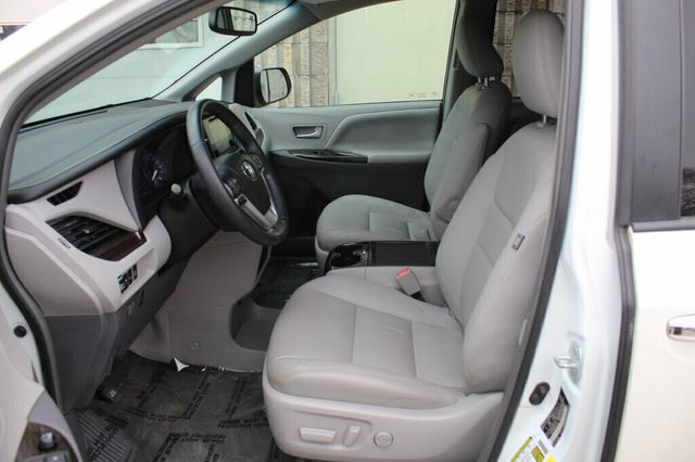 2017 Toyota Sienna AWD ONE OWNER XLE W/ NAVIGATION, MOONROOF, LEATHER - 22996274 - 22