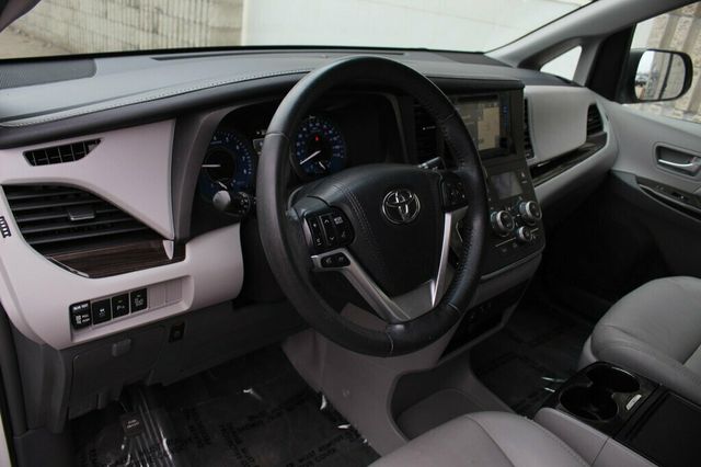 2017 Toyota Sienna AWD ONE OWNER XLE W/ NAVIGATION, MOONROOF, LEATHER - 22996274 - 24