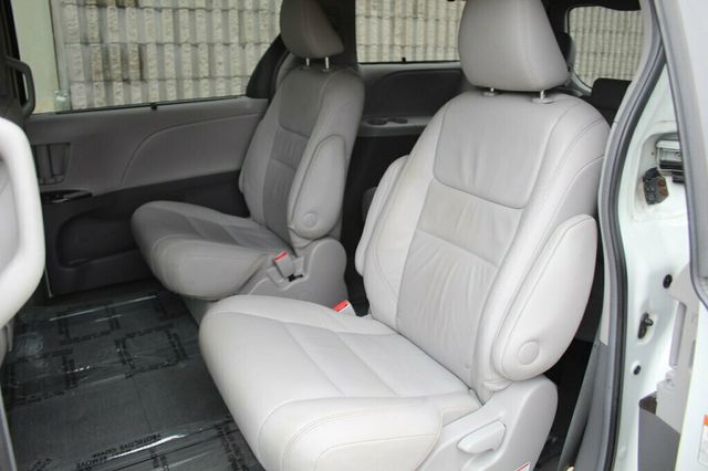 2017 Toyota Sienna AWD ONE OWNER XLE W/ NAVIGATION, MOONROOF, LEATHER - 22996274 - 27