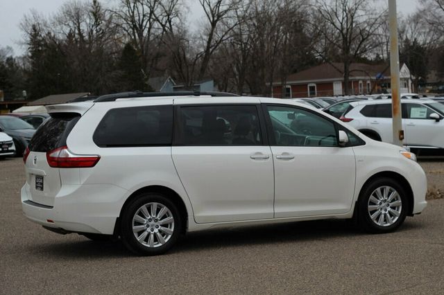 2017 Toyota Sienna AWD ONE OWNER XLE W/ NAVIGATION, MOONROOF, LEATHER - 22996274 - 2