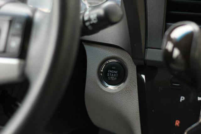 2017 Toyota Sienna AWD ONE OWNER XLE W/ NAVIGATION, MOONROOF, LEATHER - 22996274 - 31