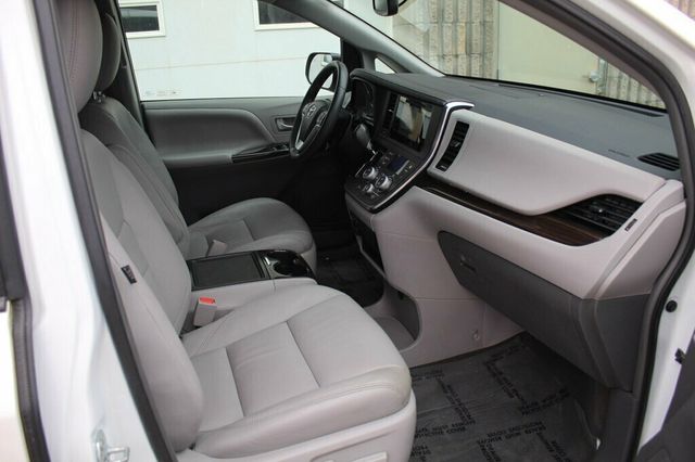 2017 Toyota Sienna AWD ONE OWNER XLE W/ NAVIGATION, MOONROOF, LEATHER - 22996274 - 7