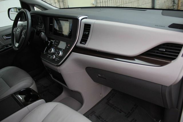 2017 Toyota Sienna AWD ONE OWNER XLE W/ NAVIGATION, MOONROOF, LEATHER - 22996274 - 8