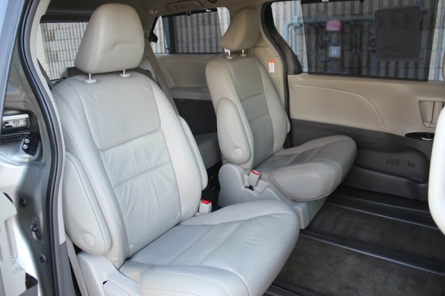 2017 Toyota Sienna AWD XLE PREMIUM DVD PLAYER, ENTERTAINMENT SYSTEM  - 22999617 - 10