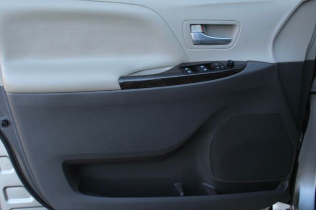 2017 Toyota Sienna AWD XLE PREMIUM DVD PLAYER, ENTERTAINMENT SYSTEM  - 22999617 - 19