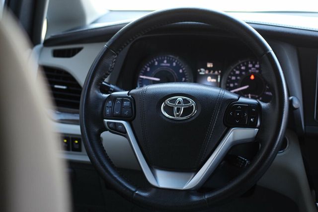2017 Toyota Sienna AWD XLE PREMIUM DVD PLAYER, ENTERTAINMENT SYSTEM  - 22999617 - 29
