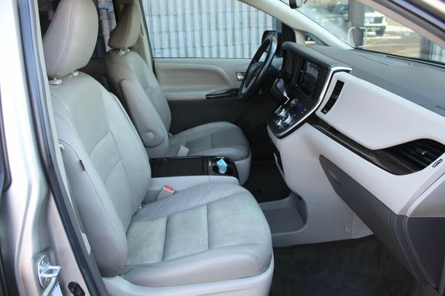 2017 Toyota Sienna AWD XLE PREMIUM DVD PLAYER, ENTERTAINMENT SYSTEM  - 22999617 - 6