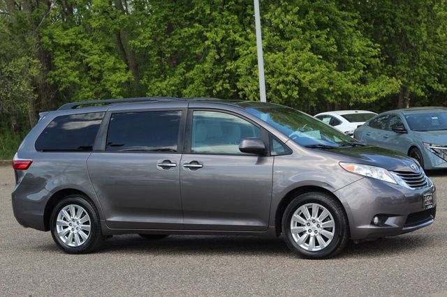 2017 Toyota Sienna AWD XLE PREMIUM W/ NAVIGATION, REAR DVD, MOONROOF - 23016518 - 0