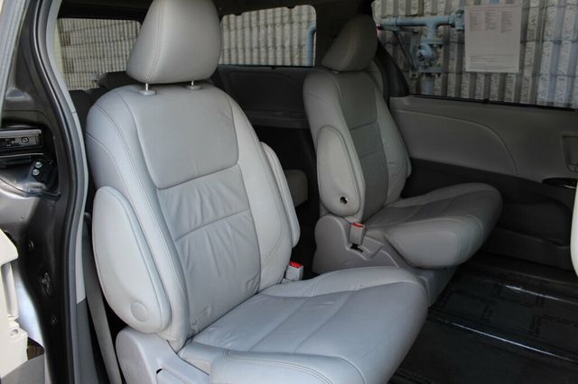 2017 Toyota Sienna AWD XLE PREMIUM W/ NAVIGATION, REAR DVD, MOONROOF - 23016518 - 9