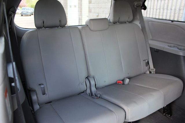 2017 Toyota Sienna AWD XLE PREMIUM W/ NAVIGATION, REAR DVD, MOONROOF - 23016518 - 10