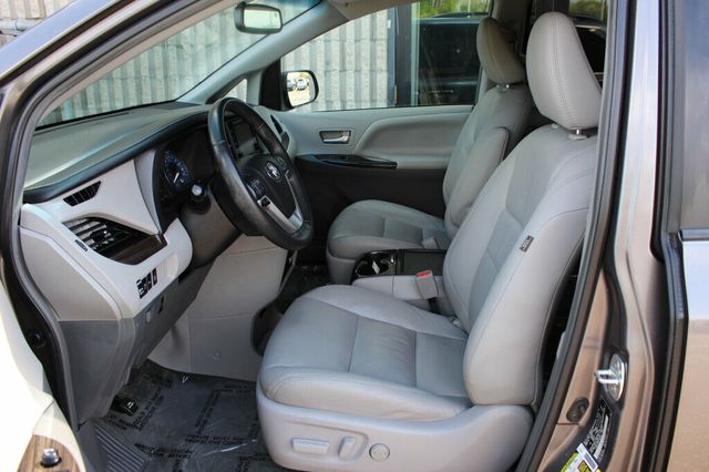 2017 Toyota Sienna AWD XLE PREMIUM W/ NAVIGATION, REAR DVD, MOONROOF - 23016518 - 23