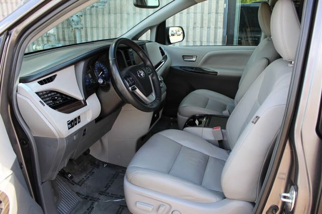 2017 Toyota Sienna AWD XLE PREMIUM W/ NAVIGATION, REAR DVD, MOONROOF - 23016518 - 24