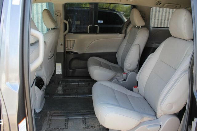2017 Toyota Sienna AWD XLE PREMIUM W/ NAVIGATION, REAR DVD, MOONROOF - 23016518 - 26