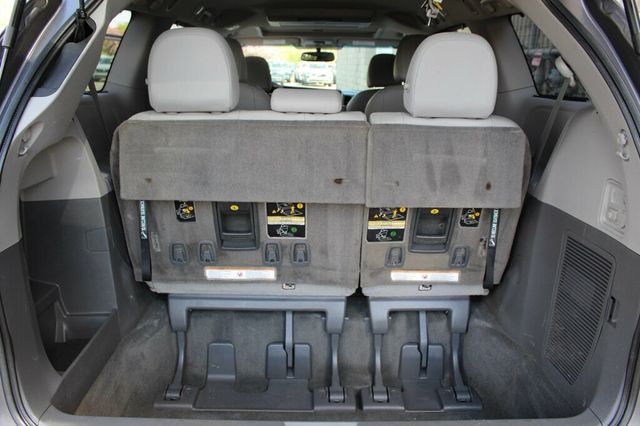 2017 Toyota Sienna AWD XLE PREMIUM W/ NAVIGATION, REAR DVD, MOONROOF - 23016518 - 33