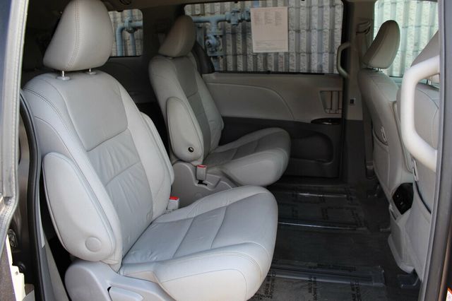 2017 Toyota Sienna AWD XLE PREMIUM W/ NAVIGATION, REAR DVD, MOONROOF - 23016518 - 8