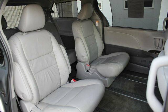 2017 Toyota Sienna AWD XLE PREMIUM W/ REAR DVD, NAVIGATION, LEATHER - 22991207 - 11