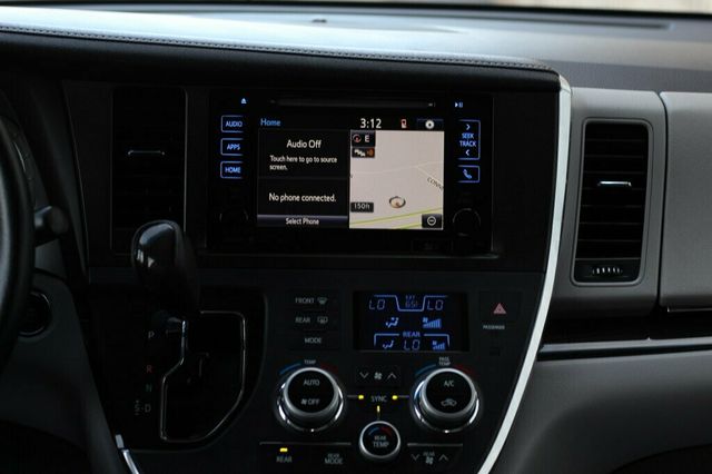 2017 Toyota Sienna AWD XLE PREMIUM W/ REAR DVD, NAVIGATION, LEATHER - 22991207 - 14