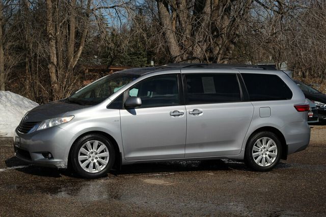 2017 Toyota Sienna AWD XLE PREMIUM W/ REAR DVD, NAVIGATION, LEATHER - 22991207 - 17