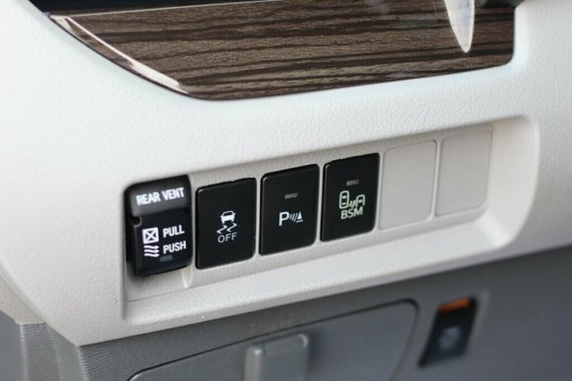 2017 Toyota Sienna AWD XLE PREMIUM W/ REAR DVD, NAVIGATION, LEATHER - 22991207 - 22