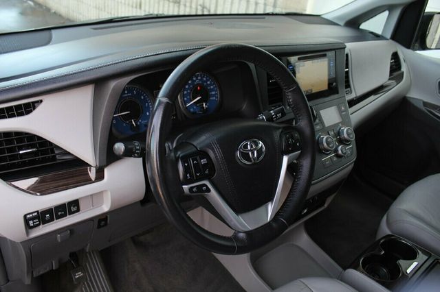2017 Toyota Sienna AWD XLE PREMIUM W/ REAR DVD, NAVIGATION, LEATHER - 22991207 - 25
