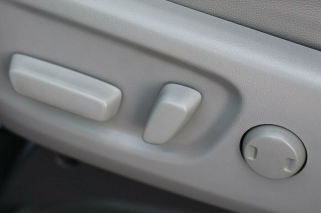 2017 Toyota Sienna AWD XLE PREMIUM W/ REAR DVD, NAVIGATION, LEATHER - 22991207 - 26