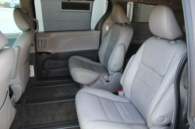 2017 Toyota Sienna AWD XLE PREMIUM W/ REAR DVD, NAVIGATION, LEATHER - 22991207 - 27