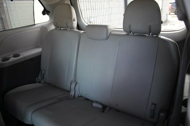 2017 Toyota Sienna AWD XLE PREMIUM W/ REAR DVD, NAVIGATION, LEATHER - 22991207 - 29