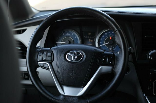 2017 Toyota Sienna AWD XLE PREMIUM W/ REAR DVD, NAVIGATION, LEATHER - 22991207 - 30