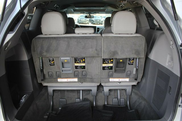2017 Toyota Sienna AWD XLE PREMIUM W/ REAR DVD, NAVIGATION, LEATHER - 22991207 - 34