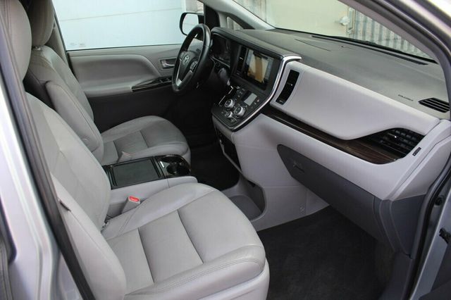 2017 Toyota Sienna AWD XLE PREMIUM W/ REAR DVD, NAVIGATION, LEATHER - 22991207 - 7