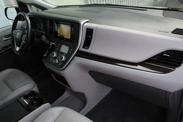 2017 Toyota Sienna AWD XLE PREMIUM W/ REAR DVD, NAVIGATION, LEATHER - 22991207 - 8
