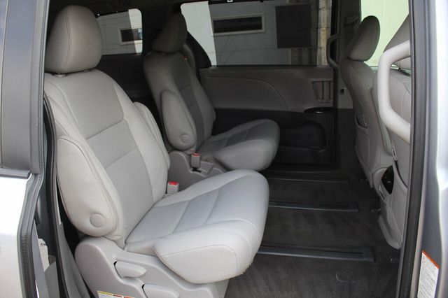 2017 Toyota Sienna AWD XLE PREMIUM W/ REAR DVD, NAVIGATION, LEATHER MOONROOF - 22985529 - 9