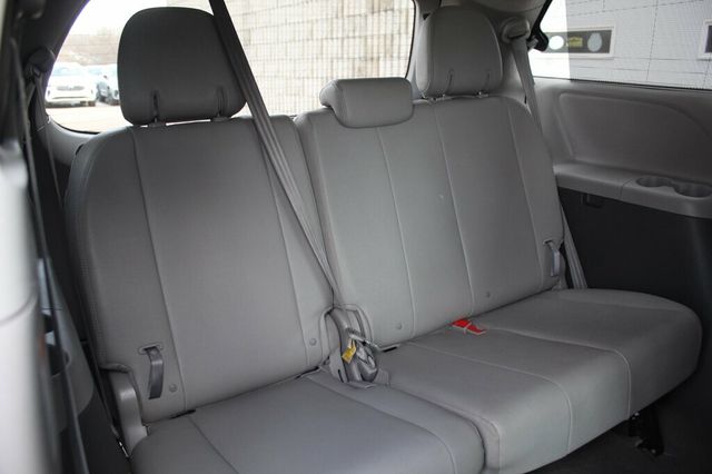 2017 Toyota Sienna AWD XLE PREMIUM W/ REAR DVD, NAVIGATION, LEATHER MOONROOF - 22985529 - 11