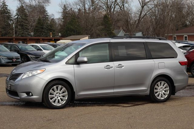 2017 Toyota Sienna AWD XLE PREMIUM W/ REAR DVD, NAVIGATION, LEATHER MOONROOF - 22985529 - 17